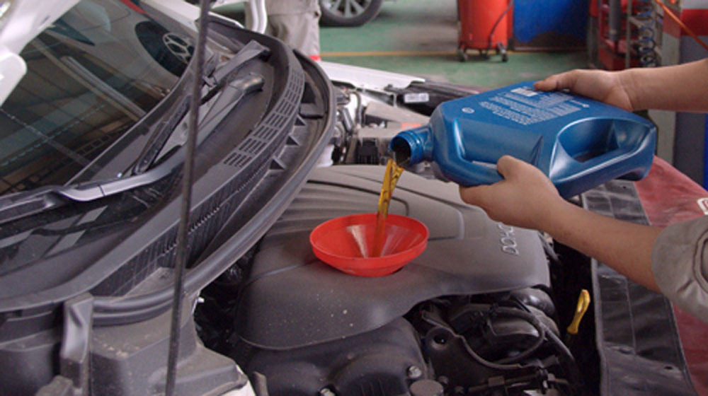 Đi ô tô ở Việt Nam bao lâu thì cần thay dầu?