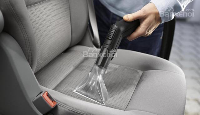 Các mẹo làm sạch ghế ngồi xe hơi bạn nên biết
