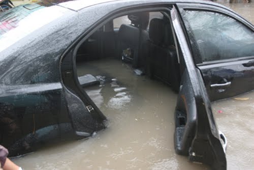 Hướng dẫn các bước “cứu” ô tô bị ngập nước